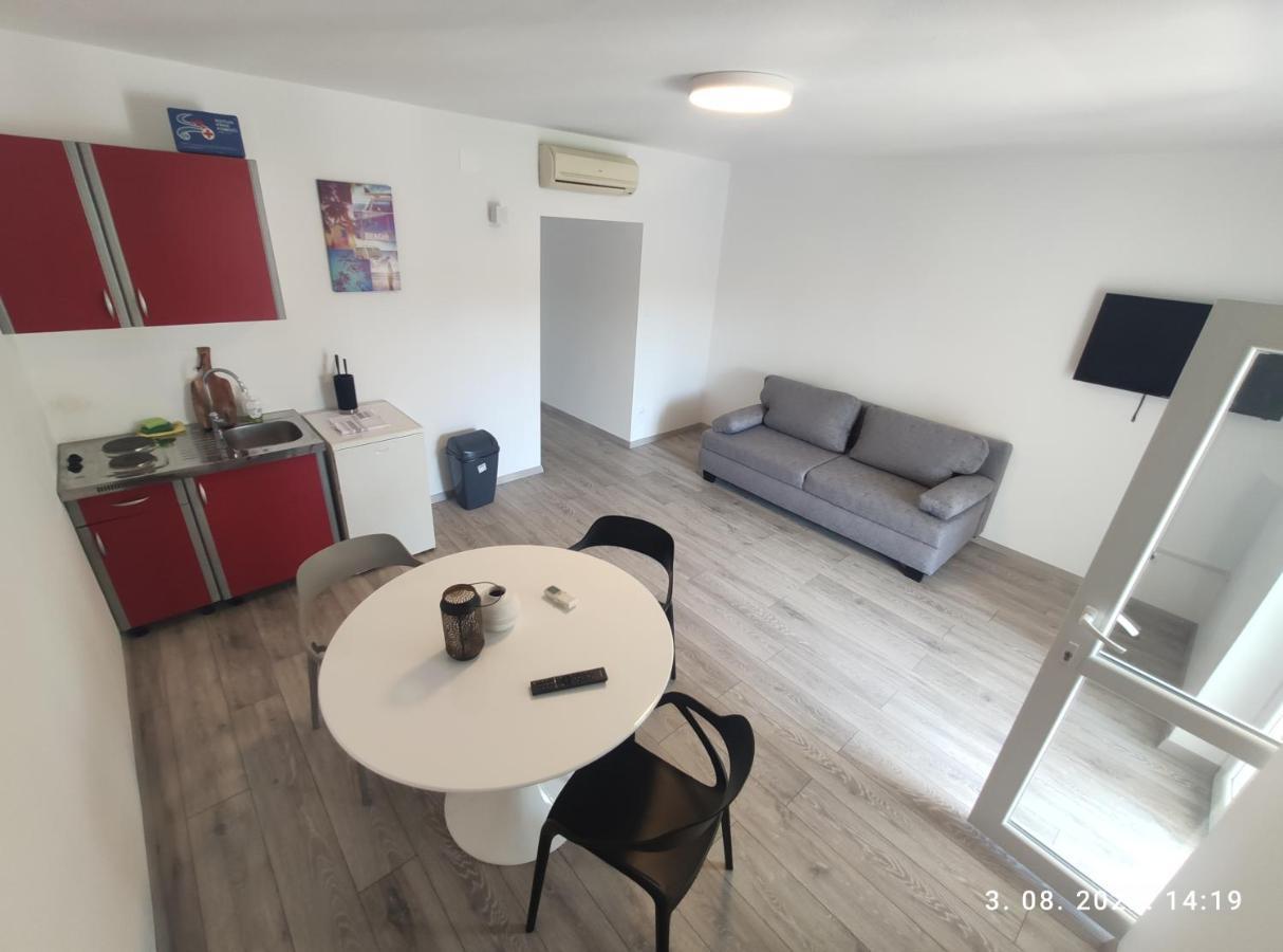 Aqua Apartments Omiš Buitenkant foto