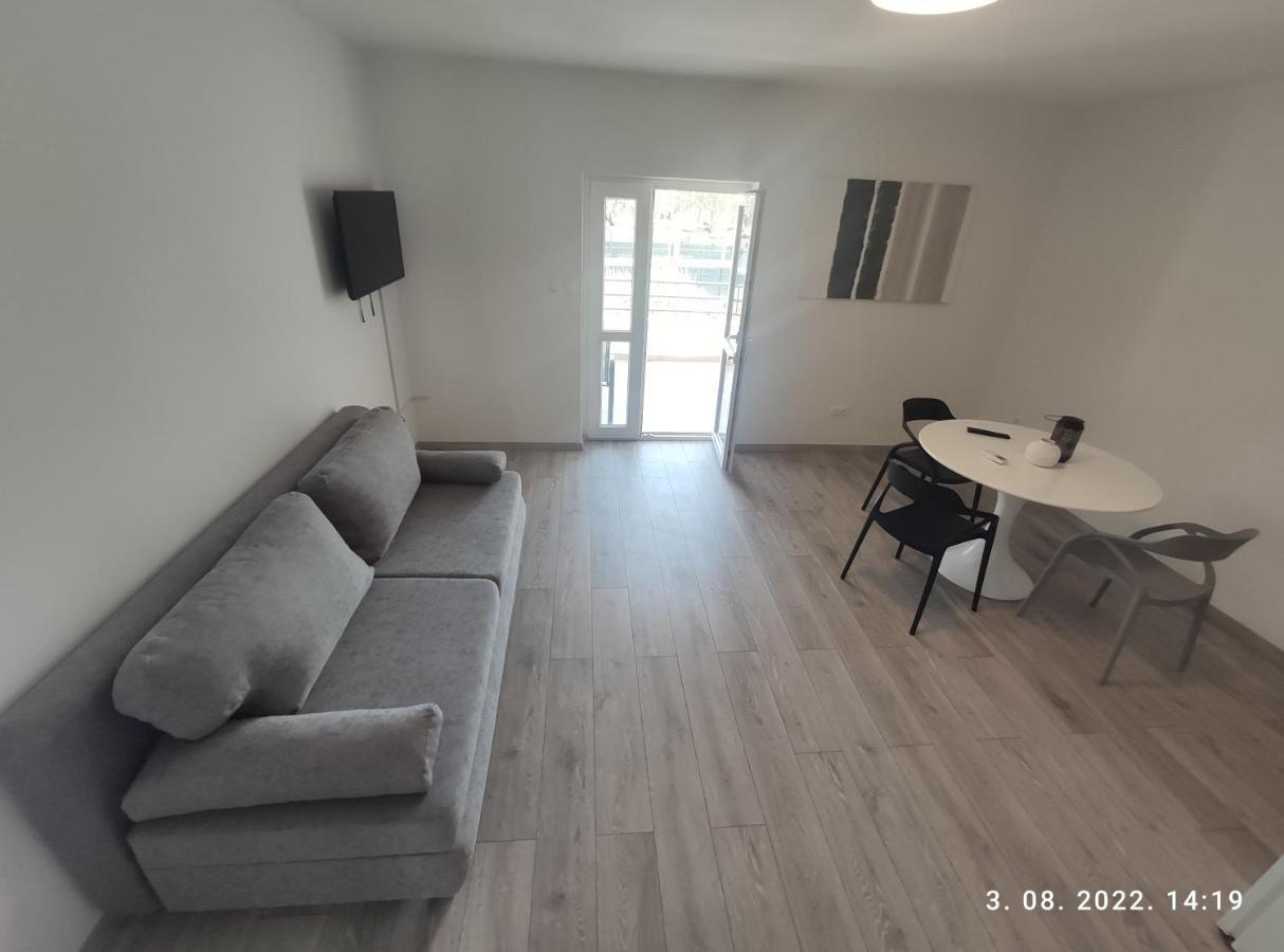 Aqua Apartments Omiš Buitenkant foto