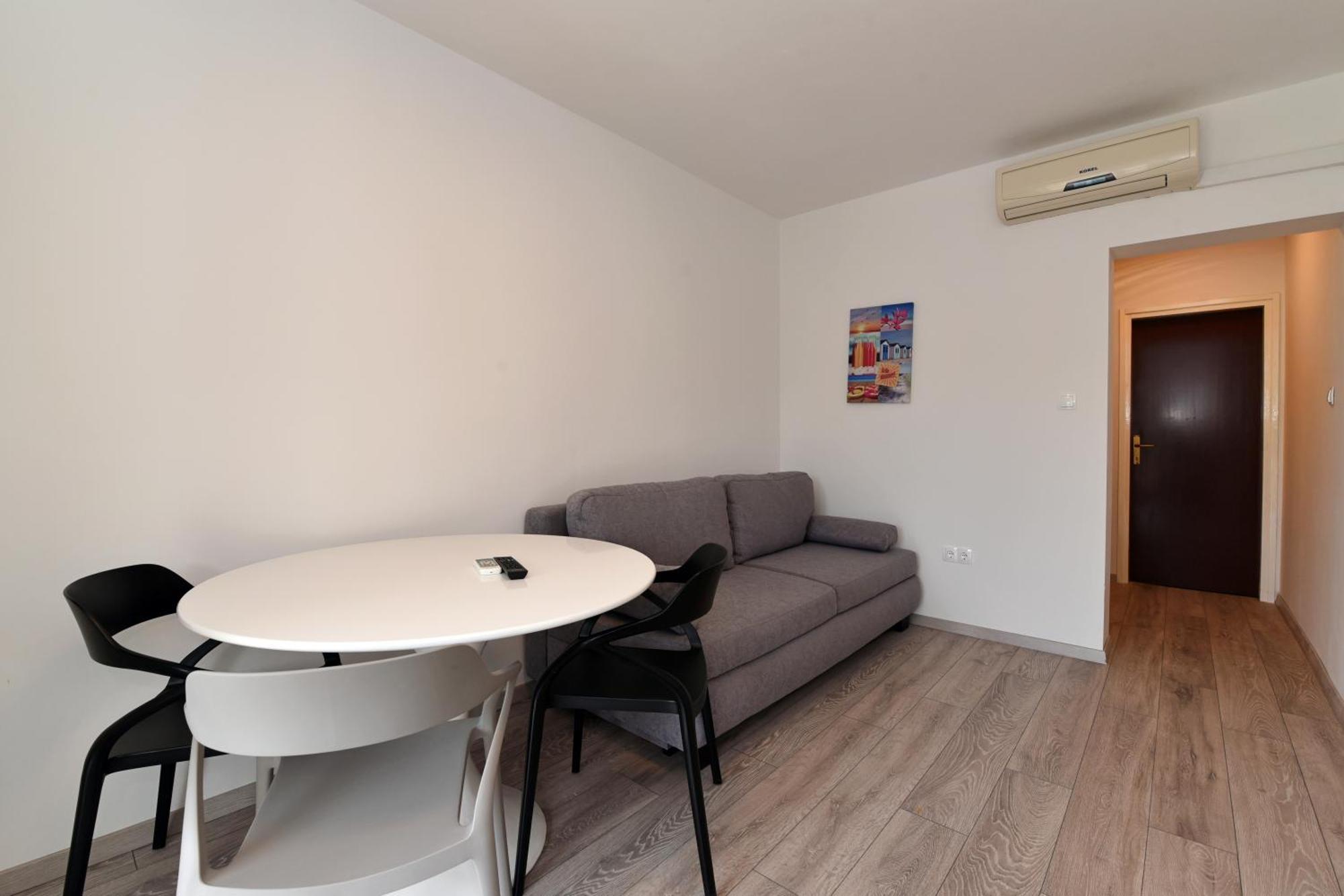 Aqua Apartments Omiš Buitenkant foto